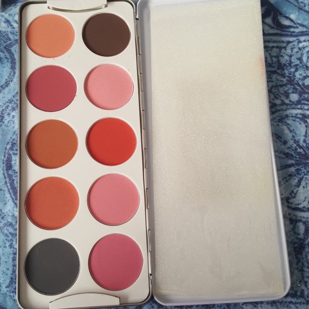 New blush palette  by Kryolan